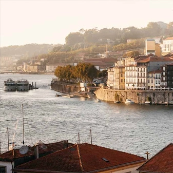 Emily, Portugal