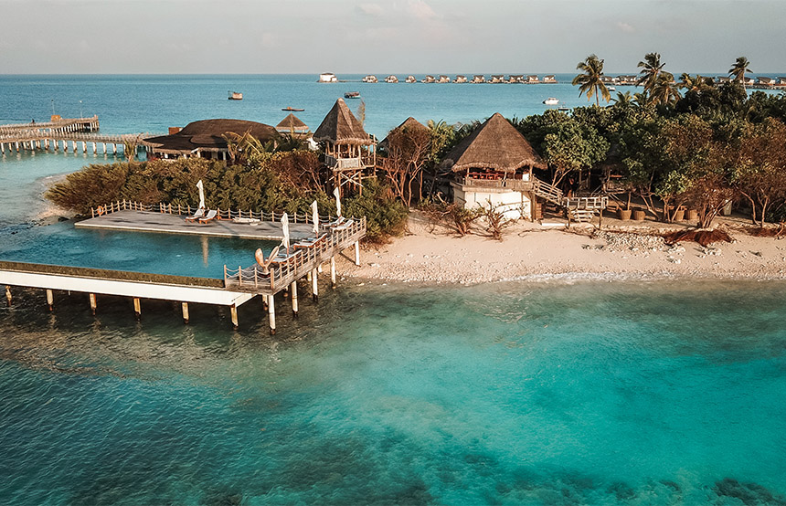 A Screensaver Fantasy: Andaman Islands vs Maldives