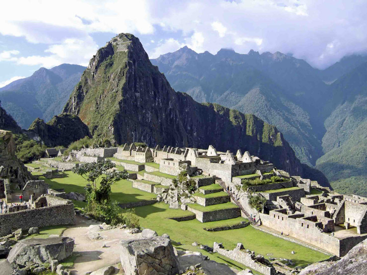 Peru Facts: Ancient Wari tombs Discovered