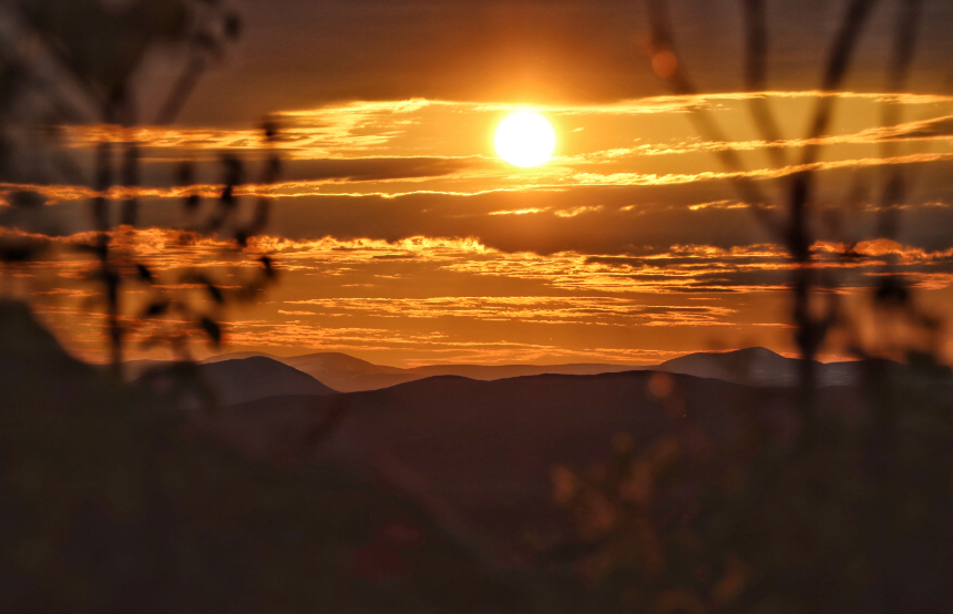 How to Experience the Midnight Sun in Sweden