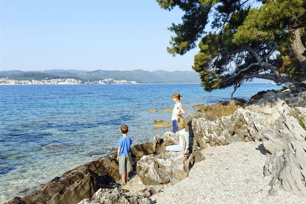 Kids looking at the sea - Croatia