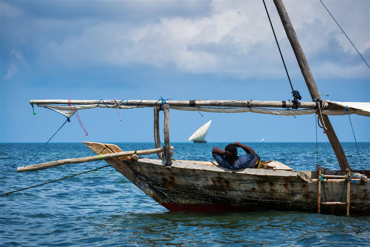 Man sleepling on a boat - Zanzibar - Tanzania