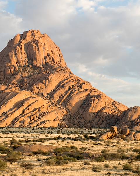 Itinerary Windhoek - Swakopmund - Mowe Bay - Hoanib Valley - Palmwag - Etendeka - Spitzkoppe