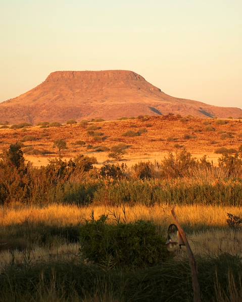 One Country Namibia – Windhoek – Spitzkoppe – Twyfelfontein – the Namib Desert – Grootberg – Omaruru – Damaraland