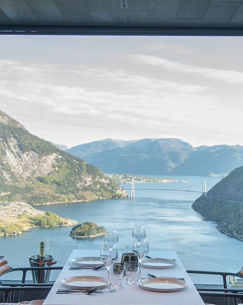 One Country Norway - Forsand – Jondal - Aurland - Skjolden - Geiranger - Fjaerland - Osoyro